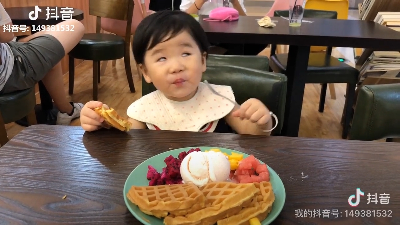 Clip hot các nhóc tì 03/02: Những khoảnh khắc đáng yêu của các bé