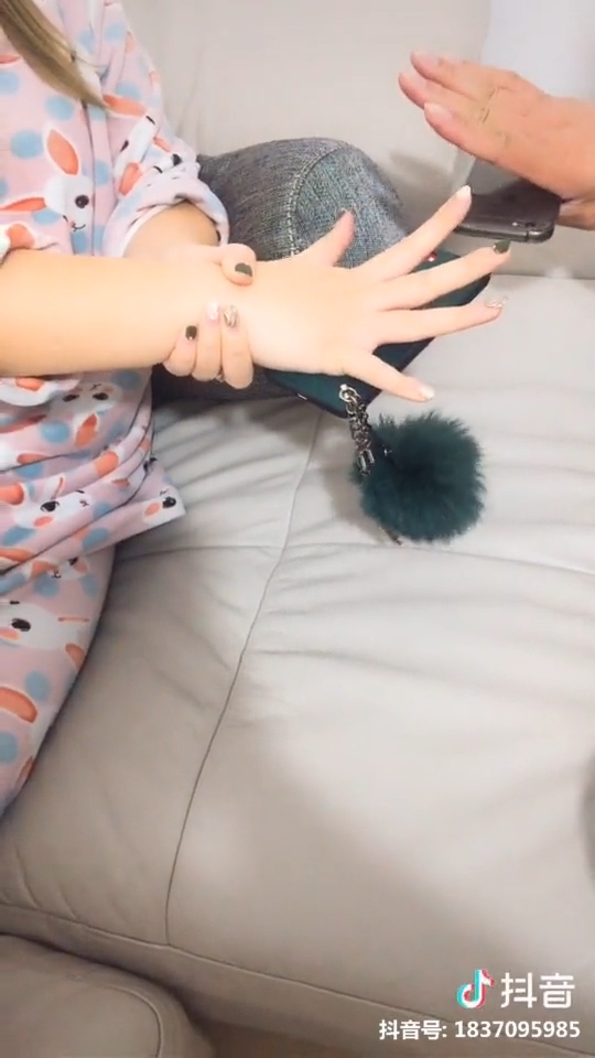 Clip hot gây bão mạng 03/02: Những trò lừa dối của các chị em