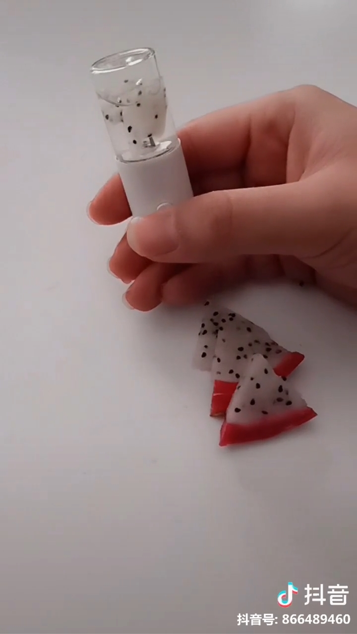 Clip hot gây bão mạng 04/02: Rộ mốt voan cô dâu lơ lửng