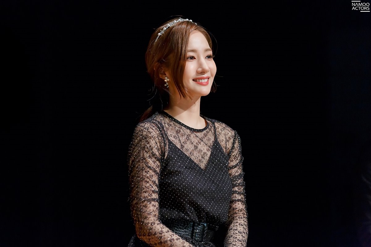 Park Min Young tung bộ ảnh hậu trường tour fanmeeting cực đẹp