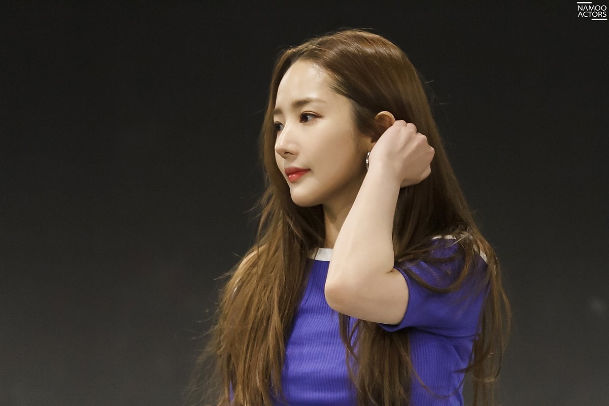 Park Min Young tung bộ ảnh hậu trường tour fanmeeting cực đẹp