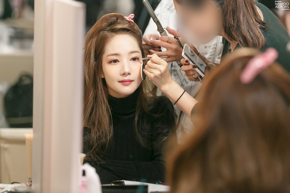 Park Min Young tung bộ ảnh hậu trường tour fanmeeting cực đẹp