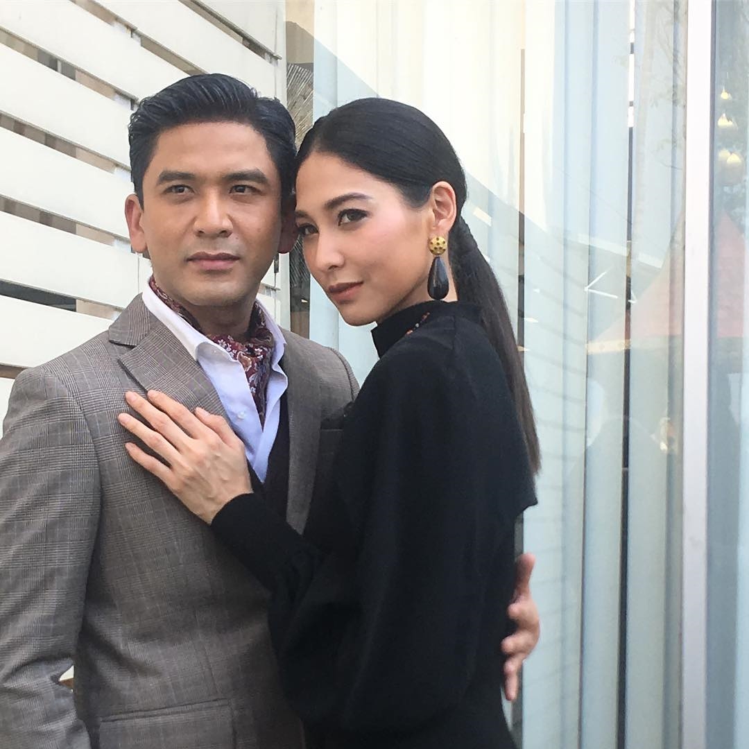 James Jirayu - Taew Natapohn đẹp đôi trong ngày khai máy phim mới