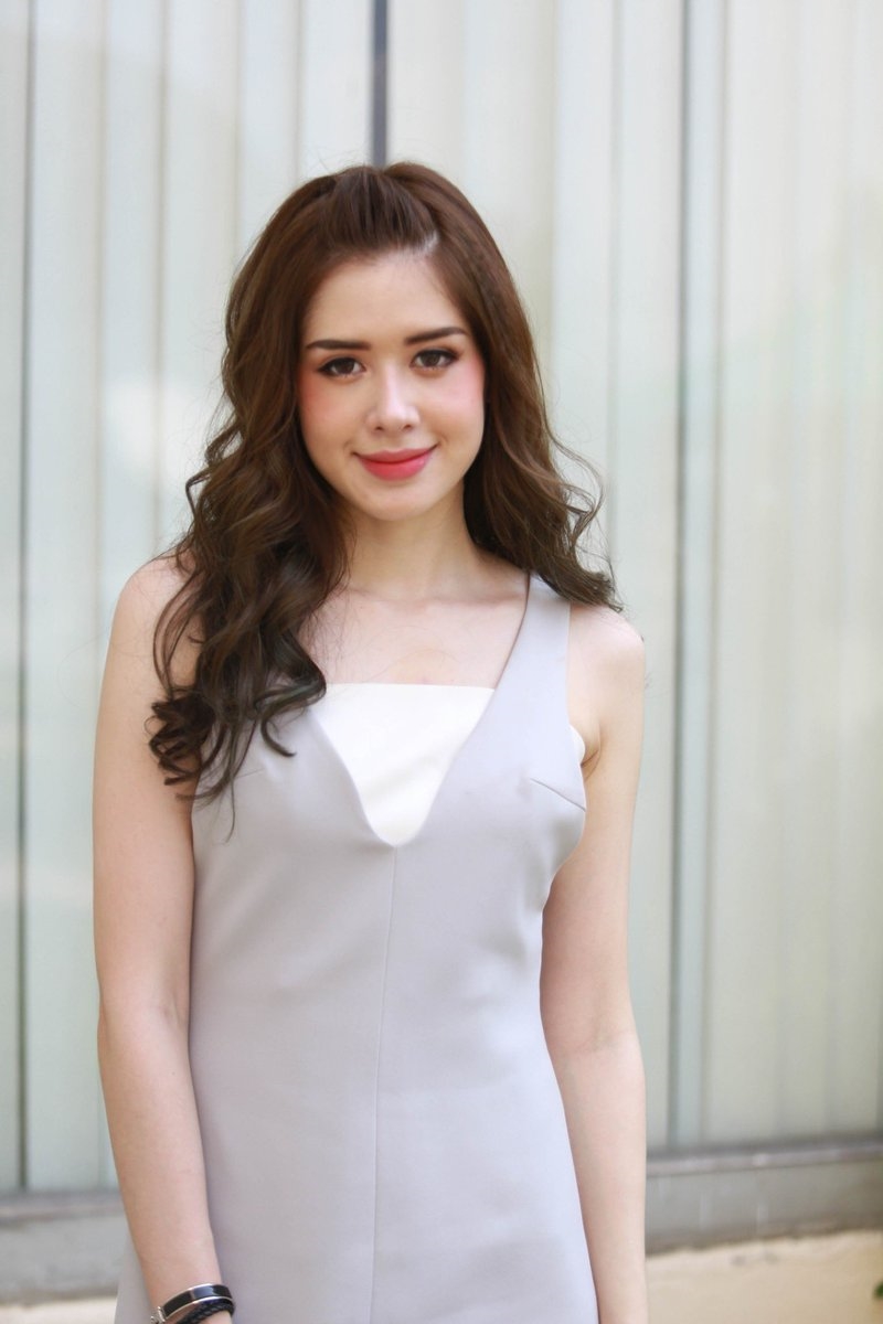 James Jirayu - Taew Natapohn đẹp đôi trong ngày khai máy phim mới