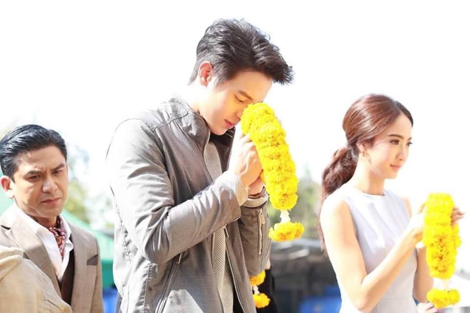 James Jirayu - Taew Natapohn đẹp đôi trong ngày khai máy phim mới