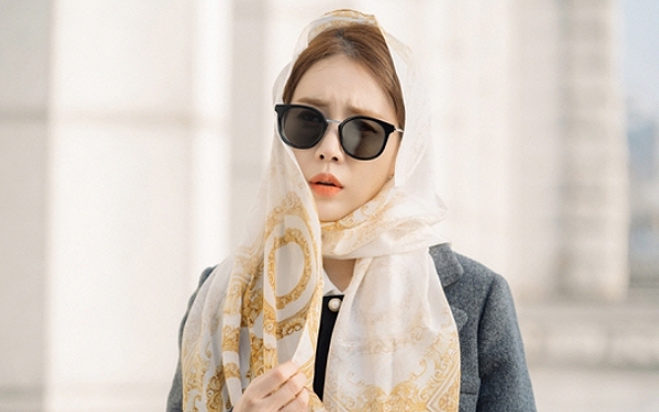 Yoo In Na lần thứ 7 “hút hồn” khán giả với vai topstar trong phim mới