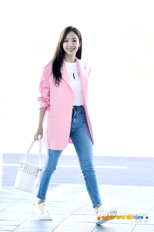 Park Min Young xinh đẹp như thiên thần đi nước ngoài đúng Valentines