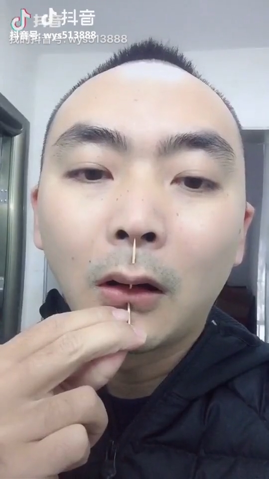 Clip hot gây bão mạng 18/02: Đồ cặp cho cả nhà, bộ móng cá tính