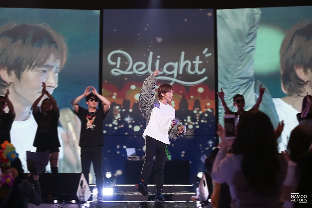 Loạt ảnh và clip Lee Jun Ki hát nhảy tuyệt đẹp trong tour fanmeeting