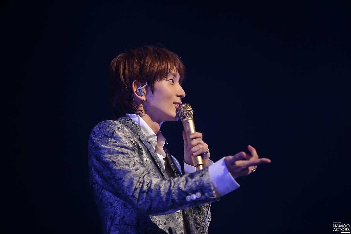 Loạt ảnh và clip Lee Jun Ki hát nhảy tuyệt đẹp trong tour fanmeeting