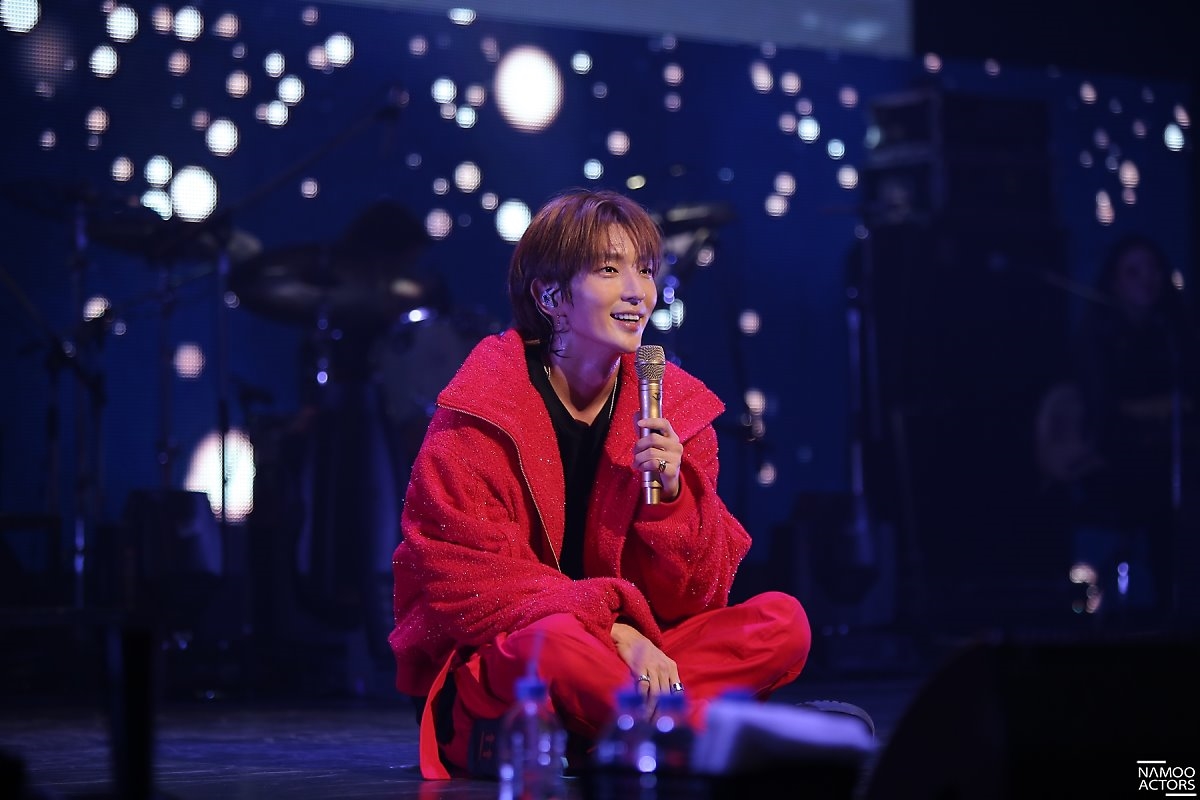 Loạt ảnh và clip Lee Jun Ki hát nhảy tuyệt đẹp trong tour fanmeeting