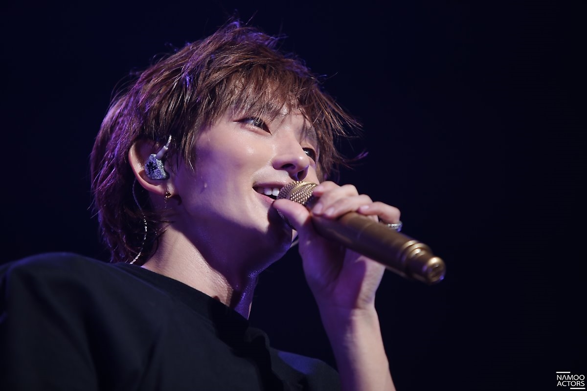 Loạt ảnh và clip Lee Jun Ki hát nhảy tuyệt đẹp trong tour fanmeeting