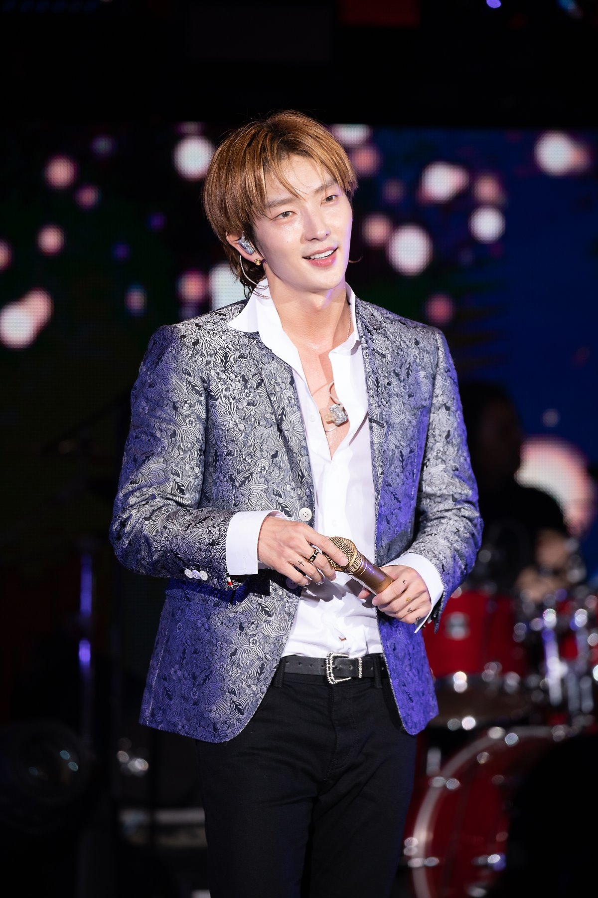 Loạt ảnh và clip Lee Jun Ki hát nhảy tuyệt đẹp trong tour fanmeeting
