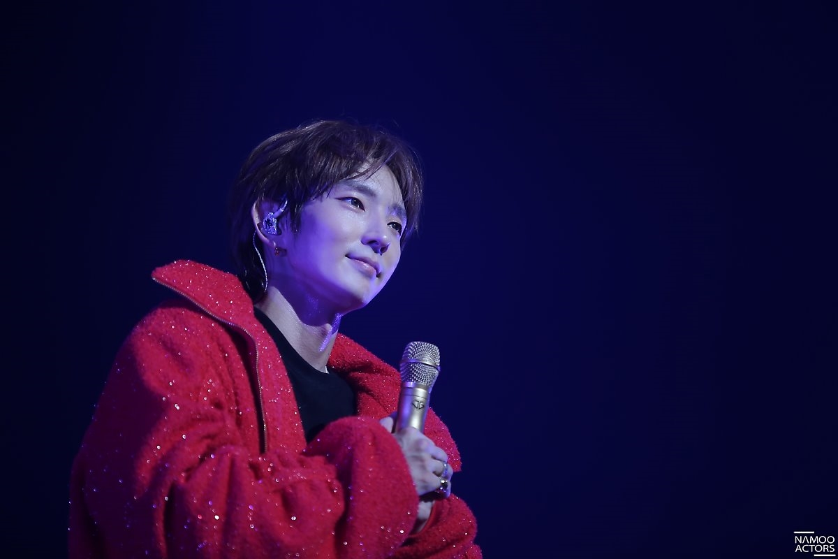 Loạt ảnh và clip Lee Jun Ki hát nhảy tuyệt đẹp trong tour fanmeeting