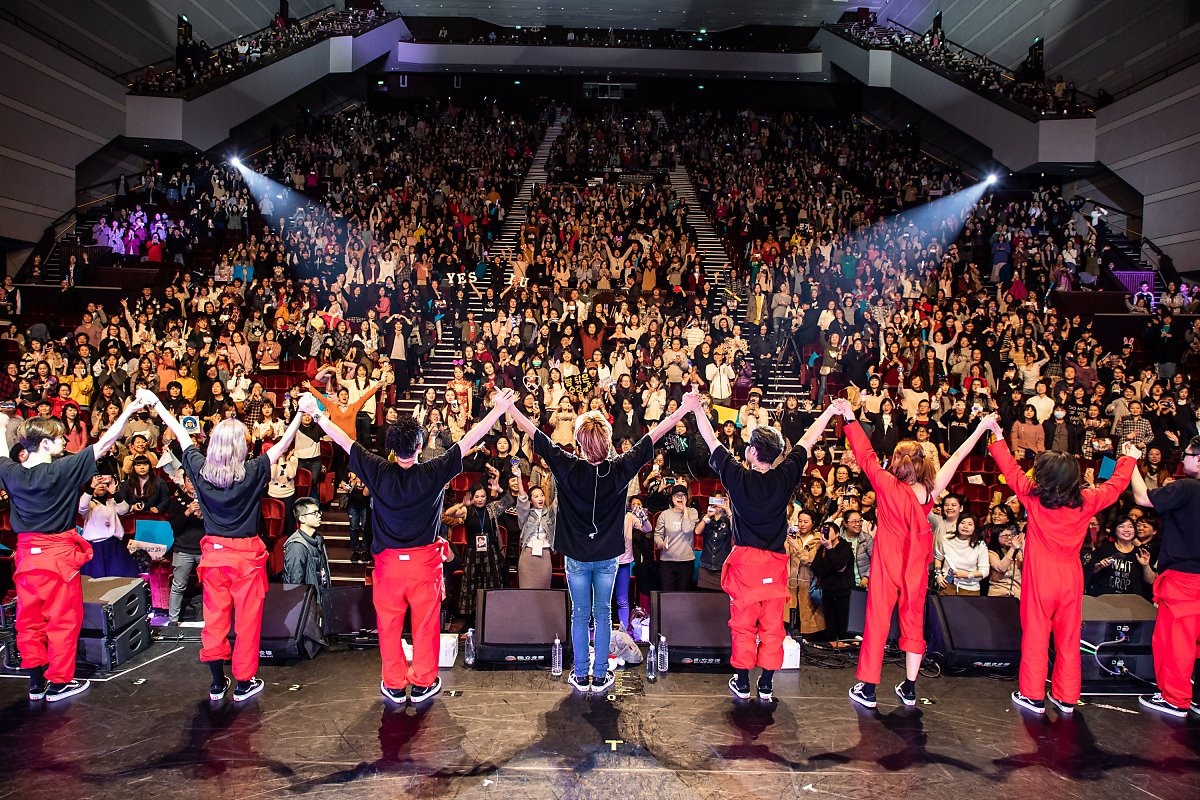 Loạt ảnh và clip Lee Jun Ki hát nhảy tuyệt đẹp trong tour fanmeeting