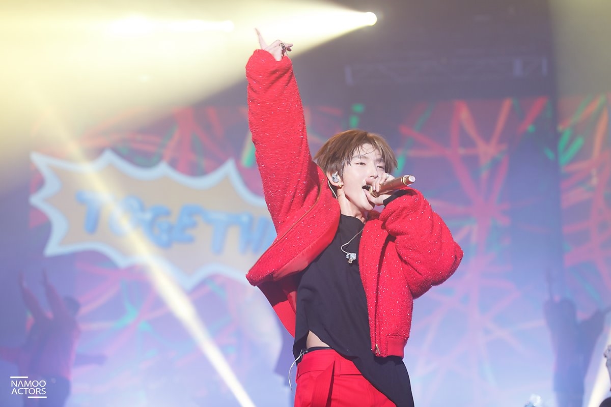 Loạt ảnh và clip Lee Jun Ki hát nhảy tuyệt đẹp trong tour fanmeeting