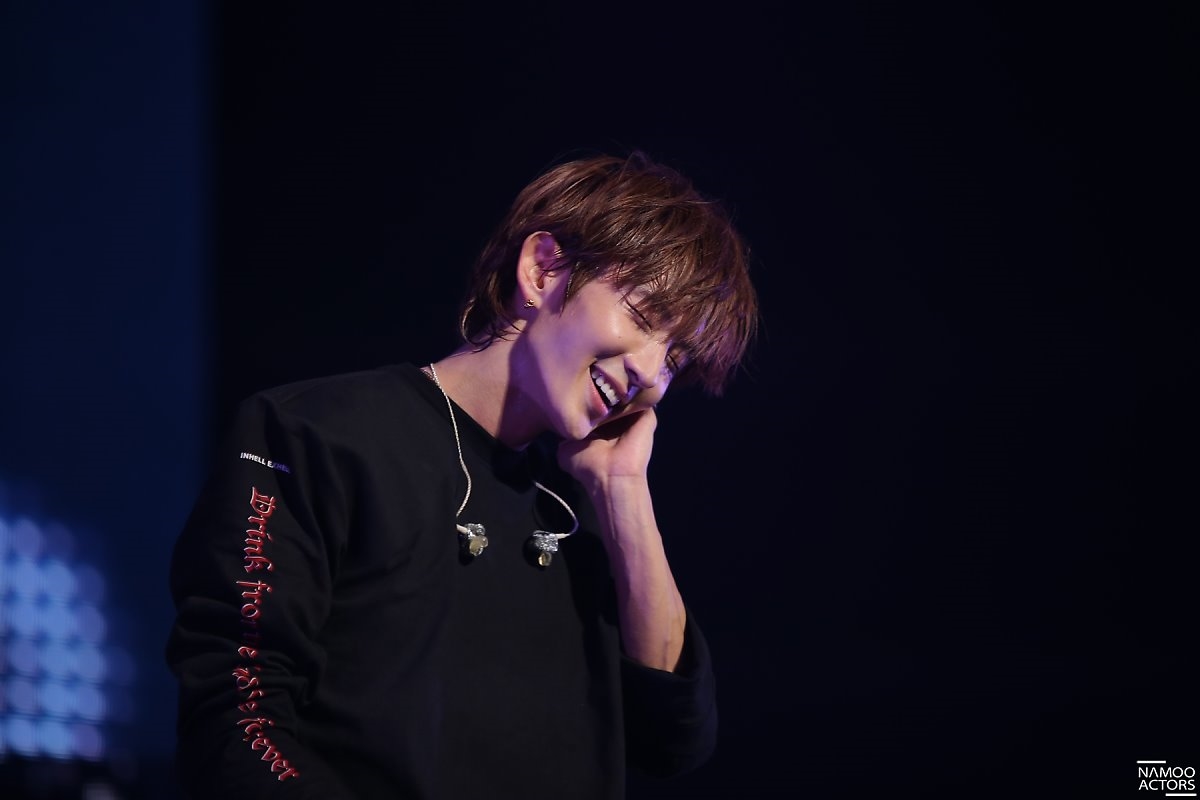 Loạt ảnh và clip Lee Jun Ki hát nhảy tuyệt đẹp trong tour fanmeeting