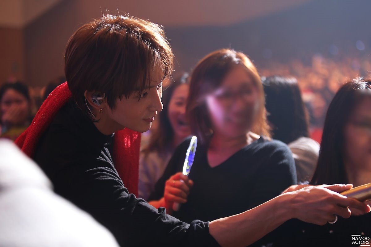 Loạt ảnh và clip Lee Jun Ki hát nhảy tuyệt đẹp trong tour fanmeeting