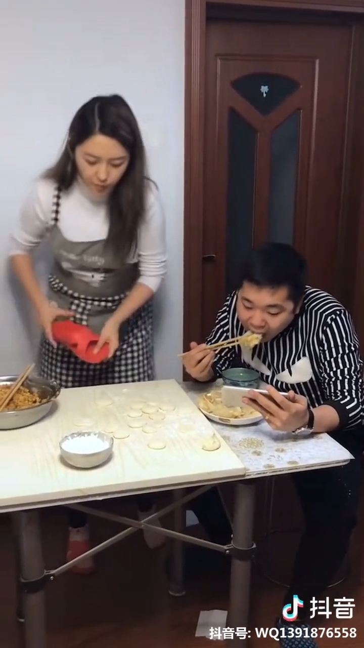 Clip hot gây bão mạng 21/02: Những lần trổ tài hài hước của chị em