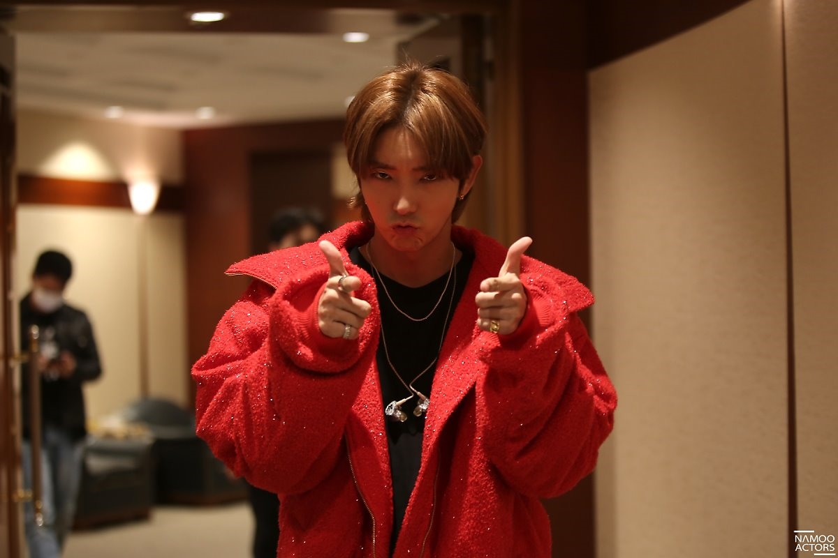 Loạt ảnh và clip Lee Jun Ki hát nhảy tuyệt đẹp trong tour fanmeeting