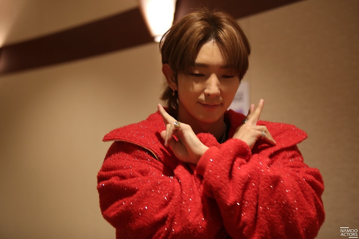 Loạt ảnh và clip Lee Jun Ki hát nhảy tuyệt đẹp trong tour fanmeeting