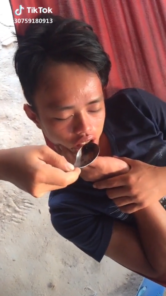 Clip hot gây bão mạng 23/02: Đừng ngủ khi lũ bạn còn thức