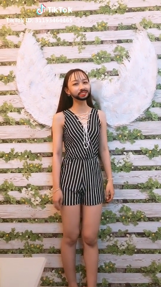 Clip hot gây bão mạng 24/02: Khi lỡ dại nhờ đứa bạn thân chụp ảnh giùm