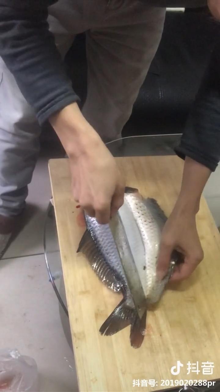 Clip hot gây bão mạng 01/03: Hậu trường clip sống ảo