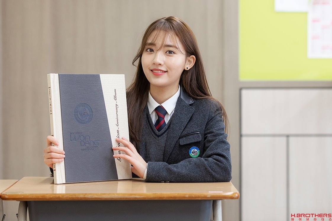 Sao nhí Jung Da Bin rạng rỡ ngày tốt nghiệp trung học phổ thông