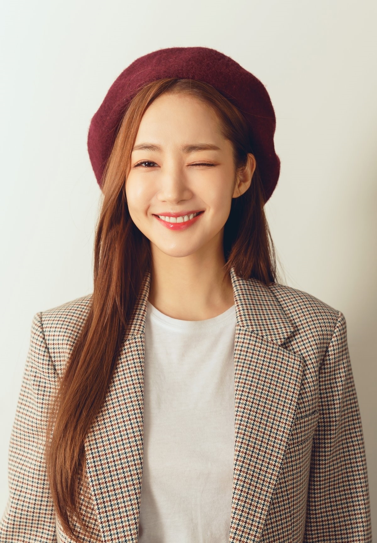 Chào tuổi mới 33, Park Min Young tung bộ ảnh trẻ đẹp xinh tươi