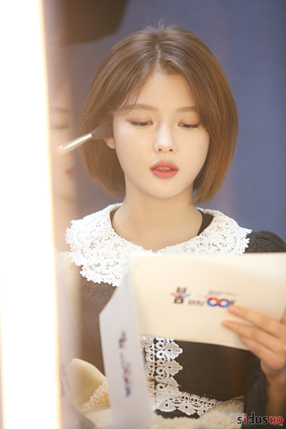 Kim Yoo Jung tóc ngắn xinh xắn làm MC trong lễ kỷ niệm lớn của Hàn