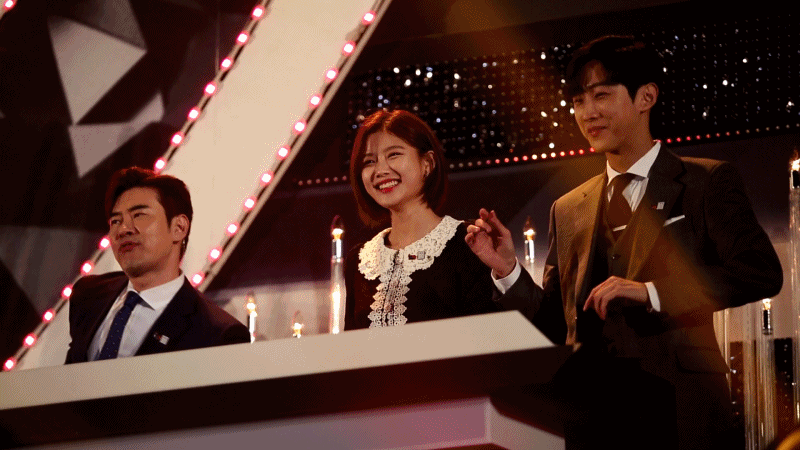 Kim Yoo Jung tóc ngắn xinh xắn làm MC trong lễ kỷ niệm lớn của Hàn