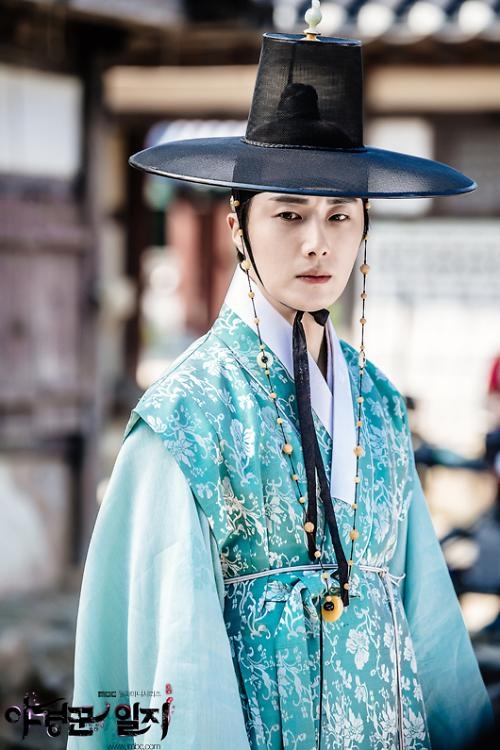 4 nam chính hoàn hảo trong các drama Hàn đang lên sóng