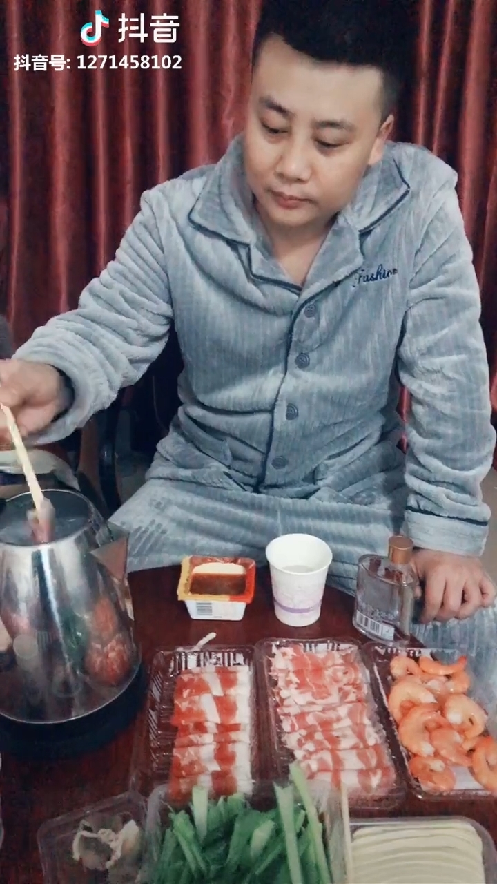 Clip hot gây bão mạng 13/03: Nỗi niềm của thợ chụp ảnh cưới
