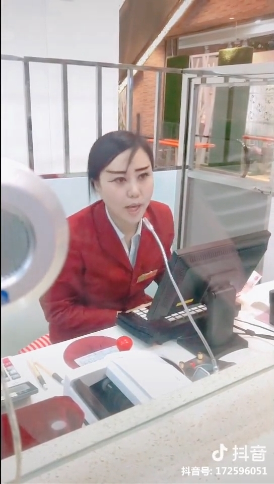 Clip hot gây bão mạng 14/03: Cười đau bụng với những lần 'quá tay'
