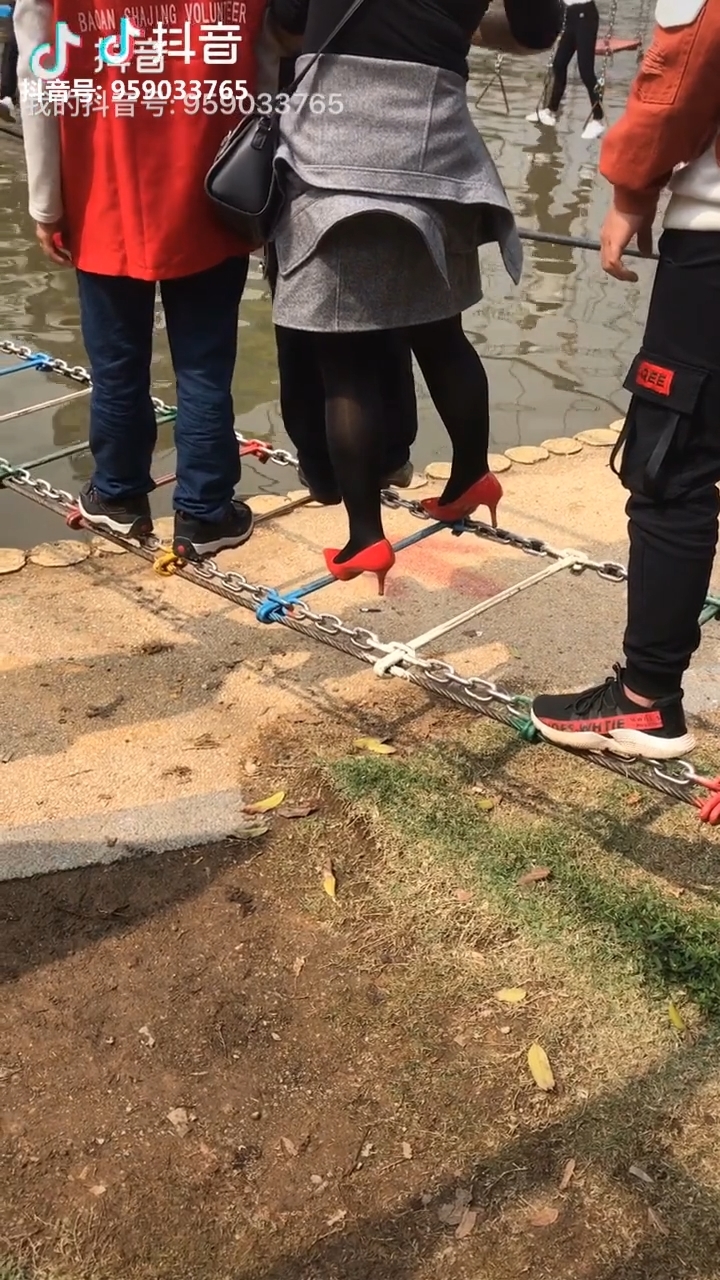 Clip hot gây bão mạng 14/03: Cười đau bụng với những lần 'quá tay'