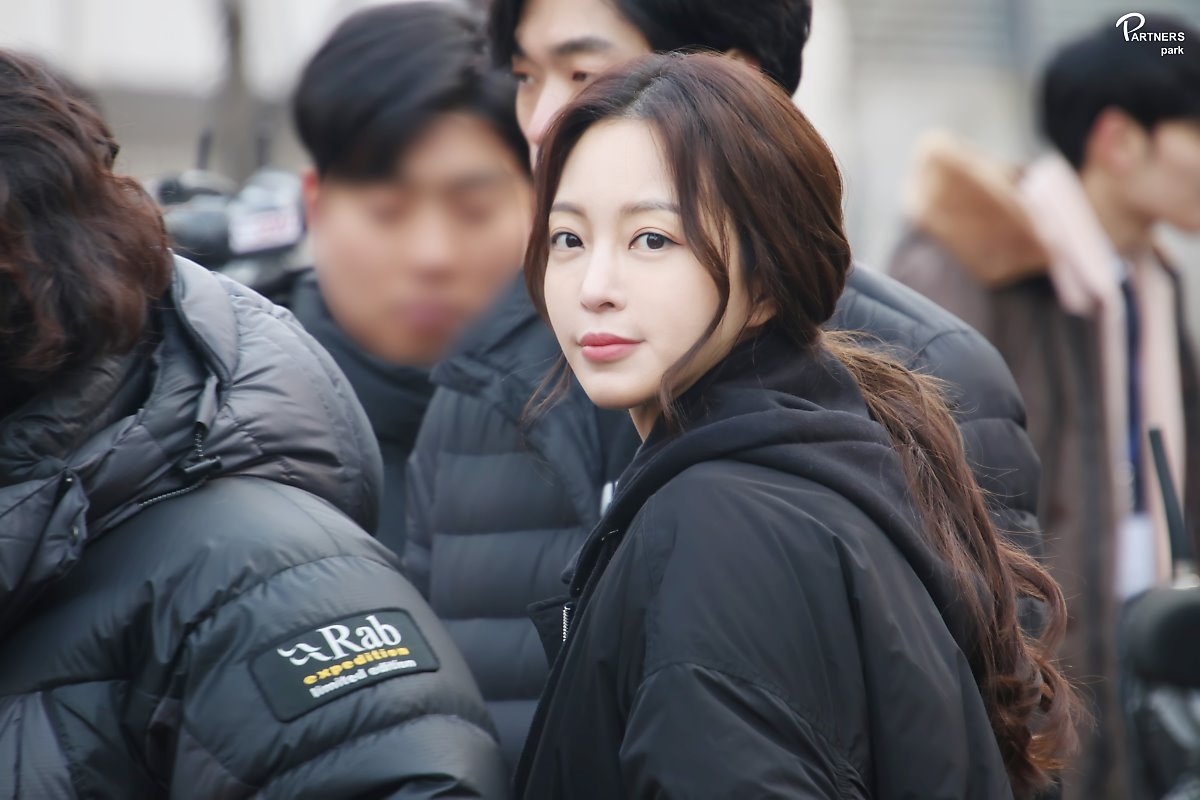 Han Ye Seul tung loạt ảnh đẹp mê người trong phim mới