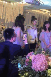 Clip hot Cbiz 12/3: Hé lộ biệt thự triệu đô của vợ chồng Triệu Lệ Dĩnh