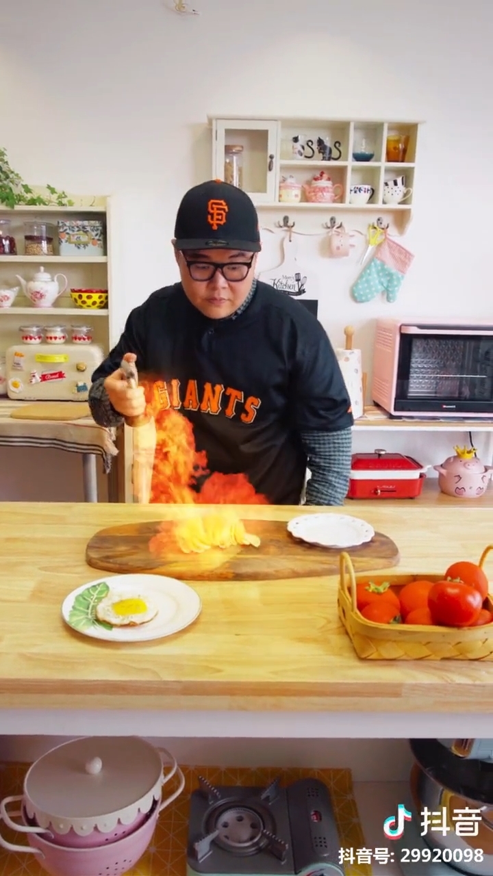 Clip hot gây bão mạng 15/03: Màn nấu ăn cực đỉnh, các chị em khoe của