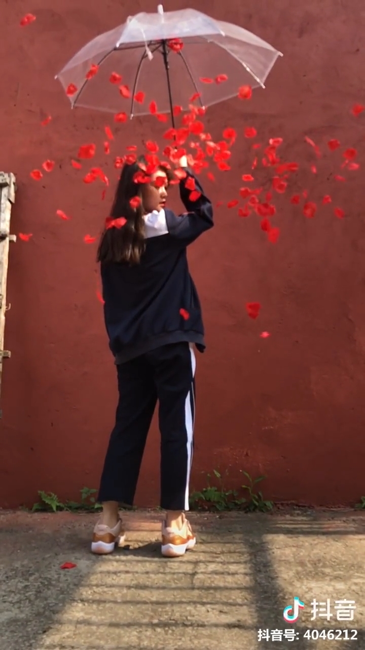 Clip hot gây bão mạng 19/03: Phì cười với loạt hậu trường sống ảo