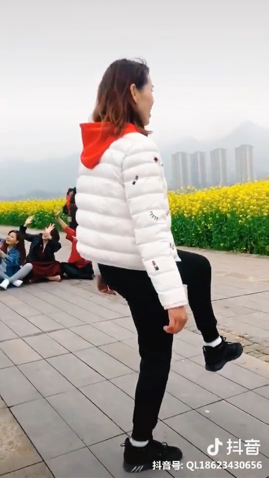 Clip hot gây bão mạng 20/03: Sự thật đằng sau các tác phẩm lung linh