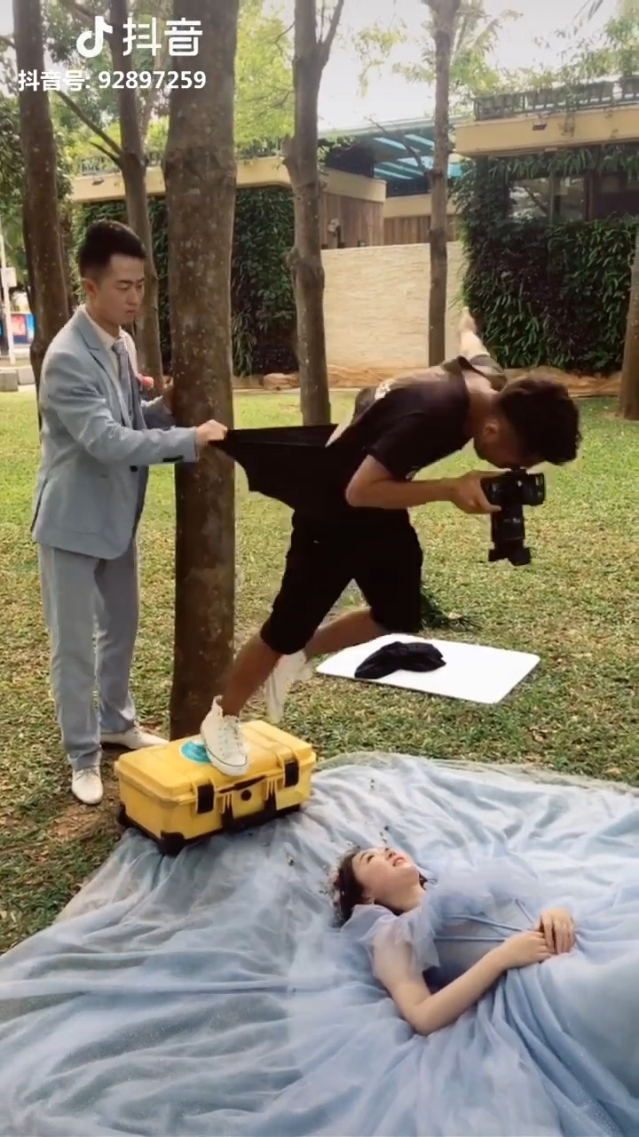 Clip hot gây bão mạng 24/03: Những rắc rối hài hước của cánh mày râu