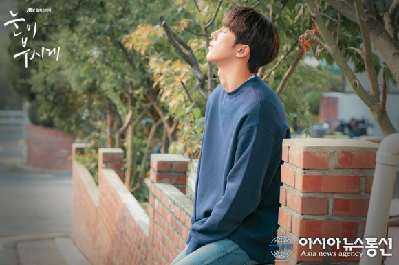 Nam Joo Hyuk thoát khỏi danh hiệu đơ nhờ 'The Light In Your Eyes'