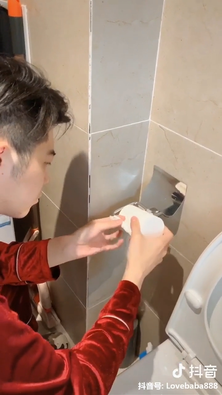 Clip hot gây bão mạng 25/3: Khi các ông chồng trổ tài làm việc nội trợ