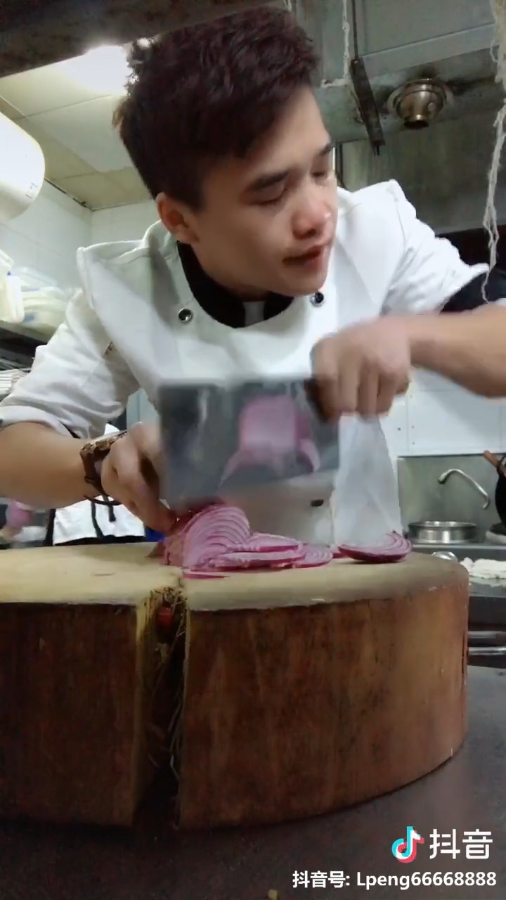 Clip hot gây bão mạng 25/3: Khi các ông chồng trổ tài làm việc nội trợ