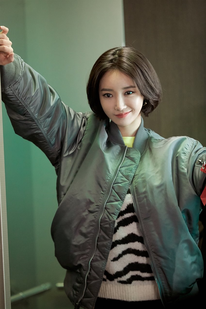 Go Jun Hee cực thần thái trong vai nhà ngoại cảm trong phim mới