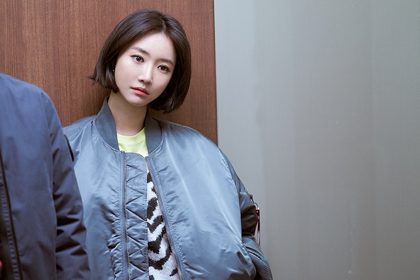 Go Jun Hee cực thần thái trong vai nhà ngoại cảm trong phim mới