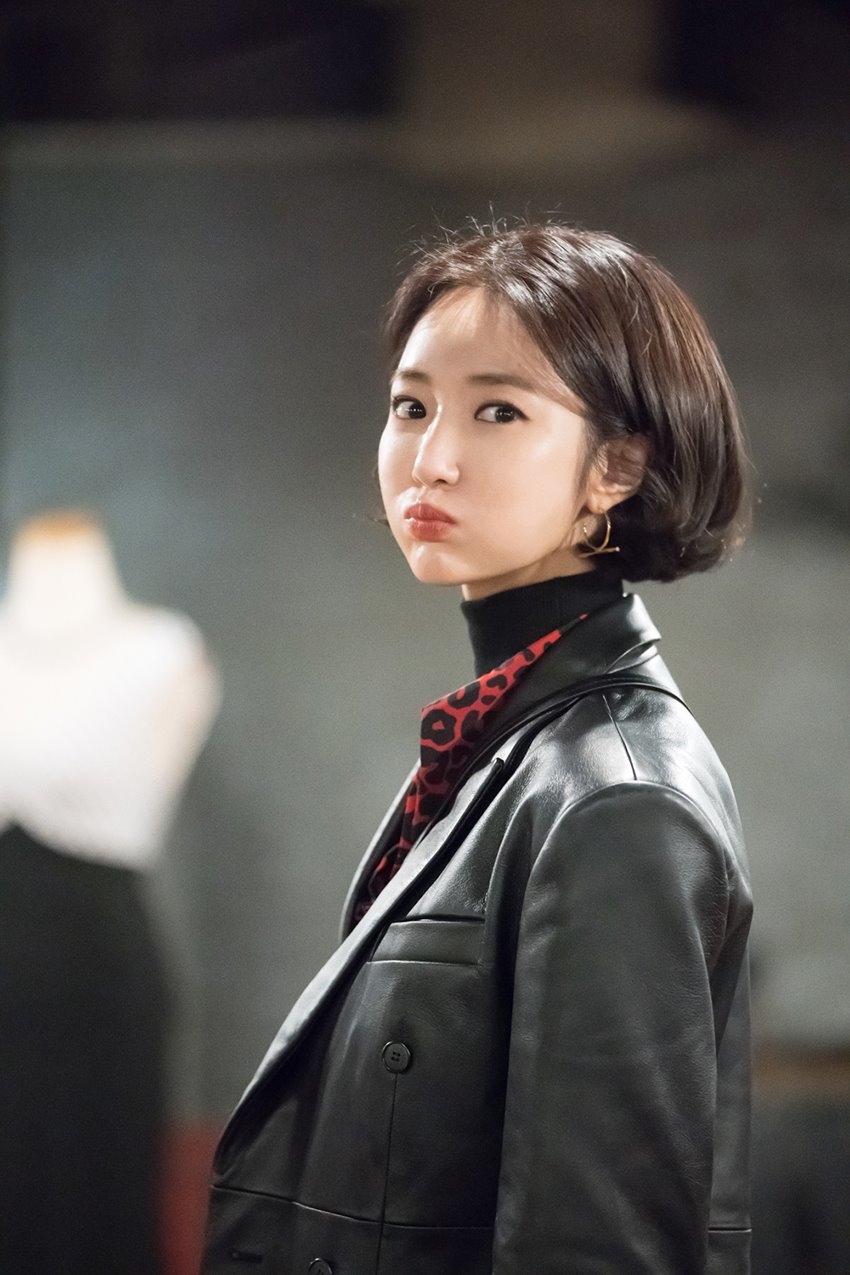 Go Jun Hee cực thần thái trong vai nhà ngoại cảm trong phim mới
