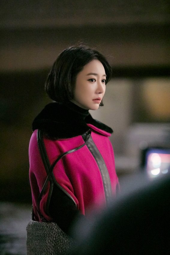 Go Jun Hee cực thần thái trong vai nhà ngoại cảm trong phim mới