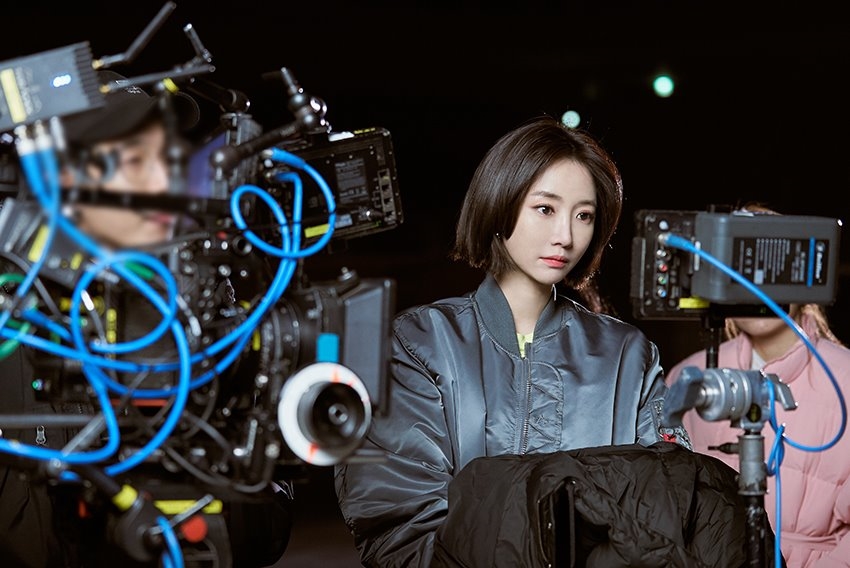 Go Jun Hee cực thần thái trong vai nhà ngoại cảm trong phim mới